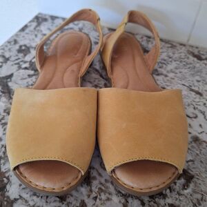 Born‎ soft leather Sandals size 9M